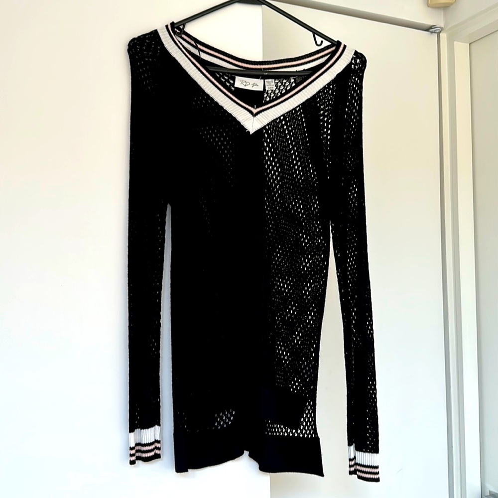 Cute V neck never worn
